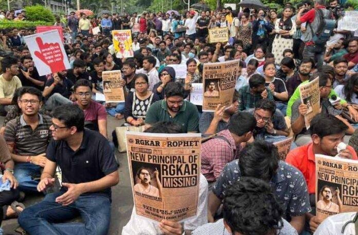 बुधवार को भी कोलकाता में जूनियर डॉक्टरों का प्रदर्शन जारी।
