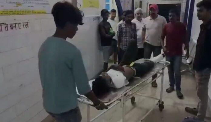 गिरिडीह-min Giridih : सेल्फी का चक्कर मौत से टक्कर, ट्रेन से कटकर युवक का हाथ शरीर से हुआ अलग, युवक गंभीर...