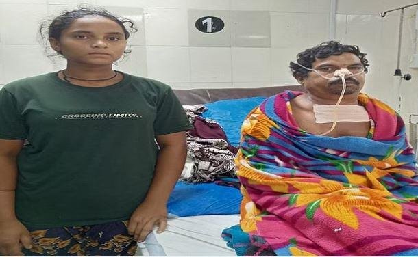 छत्तीसगढ़ में अपने पिता को बचाने को गुंडों से अकेले भिड़ी थी यह बेटी।