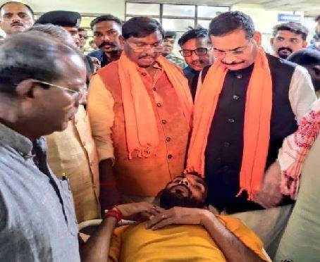 जाहगा0ज-min Breaking : पुलिस की मार से घायल बीजेपी युवा कार्यकर्ताओं से मिलने रिम्स पहुंचे अर्जुन मुंडा और दीपक प्रकाश...