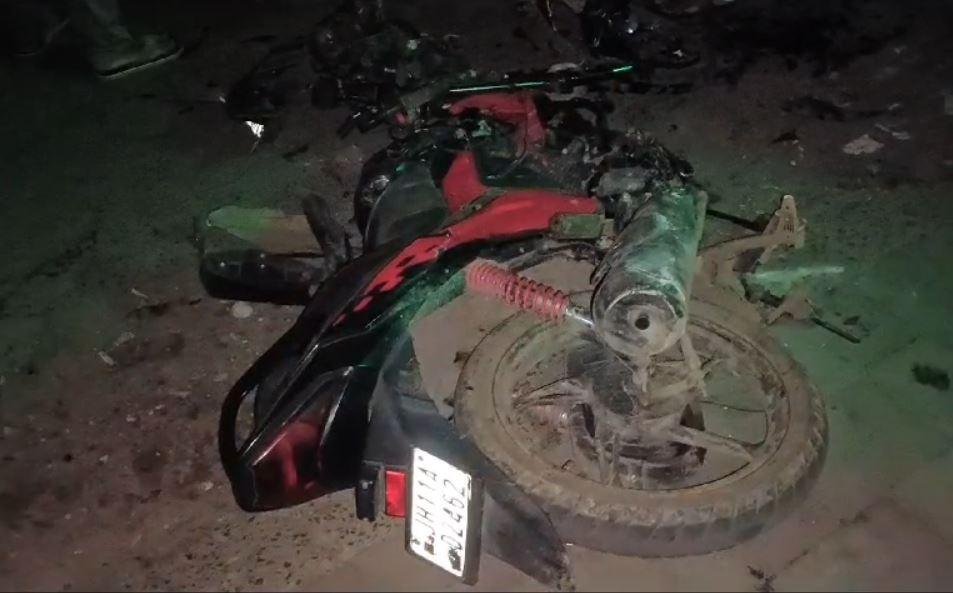 Giridih : काल बनकर आई ट्रक, बाइक सवार दो युवको को कुचल डाला और...
