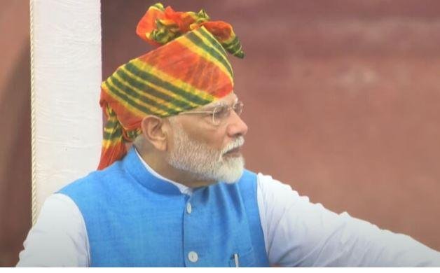 लाल किले से देश को संबोधित करते पीएम मोदी