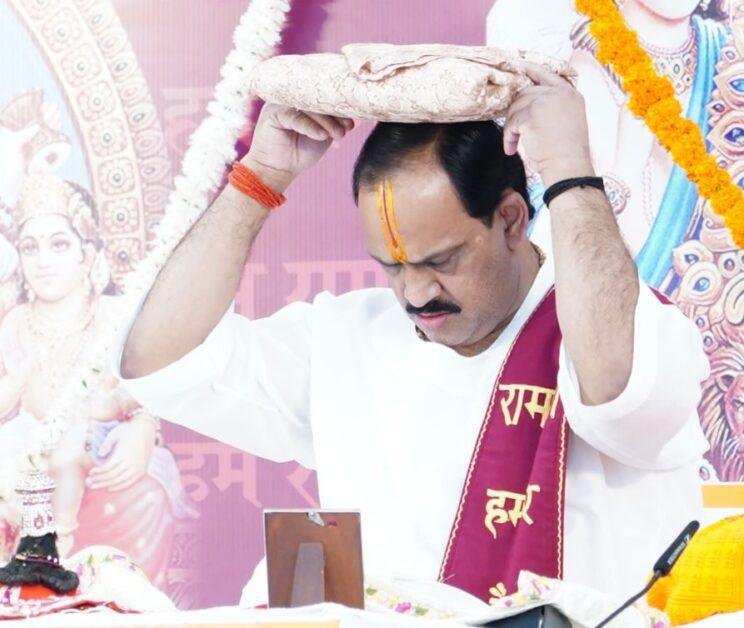 लखनऊ में प्रेमभूषण महाराज