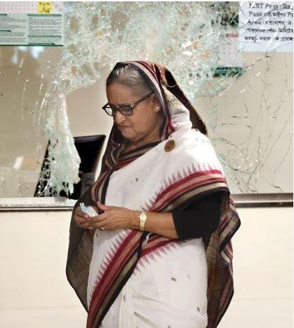 बांग्लादेश से रवाना होने के दौरान पूर्व पीएम शेख हसीना