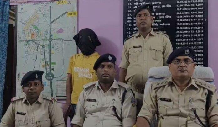 Bokaro : चोरी के सामान के साथ मुख्य सरगना गिरफ्तार, हनुमान मंदिर में...