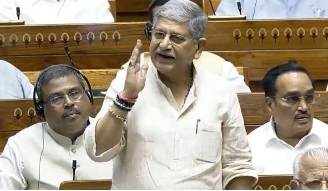 लोकसभा में पेश हुआ वक्फ संशोधन विधेयक, बिल के समर्थन में ललन सिंह ने लगाई प्रतिपक्ष की क्लास 3 22Scope News लोकसभा मेें पेश वक्फ संशोधन बिल के समर्थन में बोलते केंद्रीय मंत्री राजीव रंजन उर्फ ललन सिंह