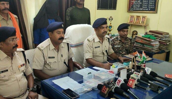 Giridih : बेटे का नाम बोलकर खुलवाया घर का दरवाजा और फिर...