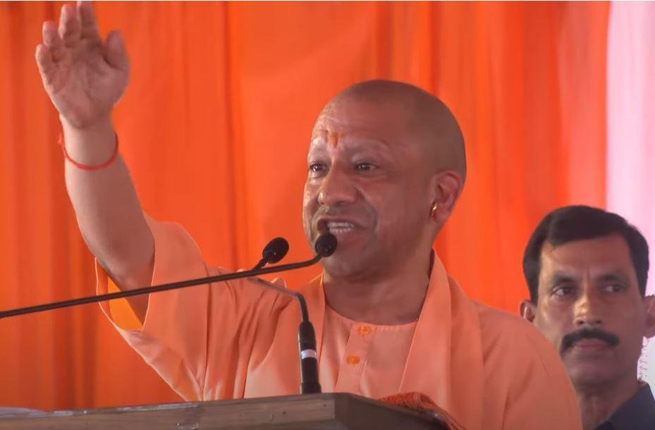 Breaking : सीएम योगी का सपा पर हमला, बोले – सपा परेशान है क्योंकि इनकी गुंडागर्दी का स्कोप हमने किया बंद 2 22Scope News लखनऊ के कार्यक्रम में बोलते सीएम योगी आदित्यनाथ