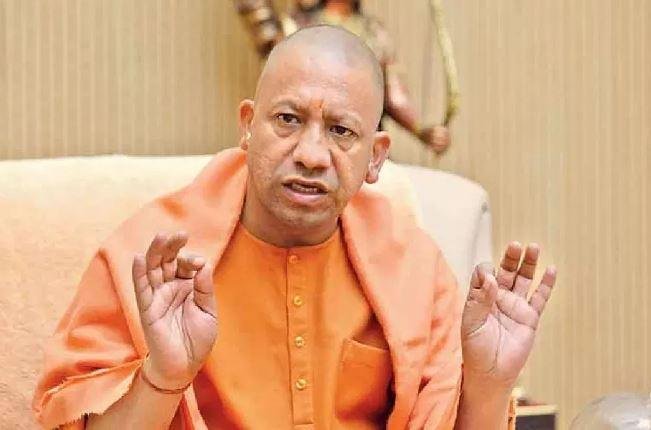 लखनऊ में सीएम योगी