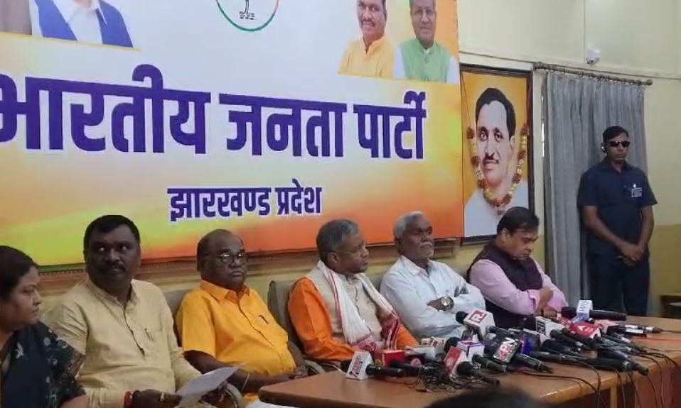 Breaking : बीजेपी का दामन थामते ही लोबिन का बड़ा बयान-यह सरकार बाहर के लोगों का वोट बैंक बनाना चाहती है और...