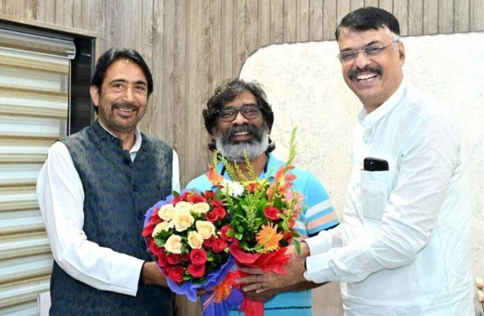 Breaking : सीएम हेमंत सोरेन से जीए मीर और राजेश ठाकुर ने की मुलाकात...