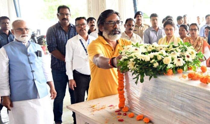 हेमंत स-min पूर्व सांसद सुनील महतो की बेटी अंकिता के निधन पर सीएम Hemant Soren ने दी श्रद्धांजली...