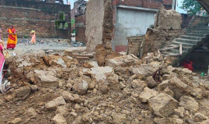 Giridih : बारिश से गिरी दीवार, मलबे में दबकर एक की मौत, एक घायल...