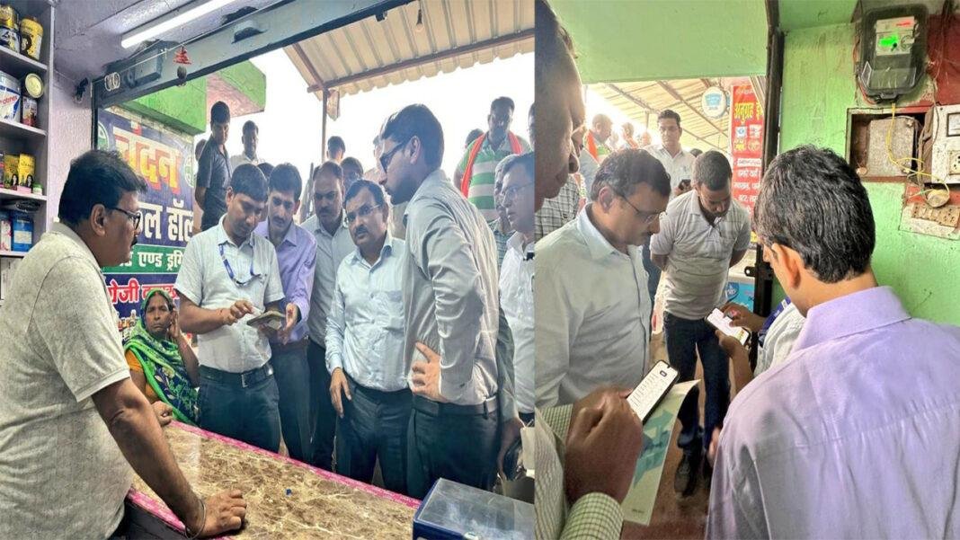 CMD पंकज कुमार पाल ने उपभोक्ताओं के पास जाकर स्मार्ट मीटर की ली जानकारी
