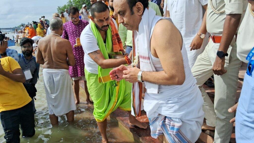 सुधांशु त्रिवेदी ने अपने पूर्वजों का किया पिंडदान, कहा- गयाजी धाम में अलौकिक अनुभूति और संतुष्टि