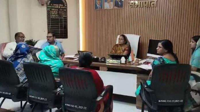 नरकटियागंज नगर परिषद कार्यालय में सशक्त स्थाई समिति की बैठक