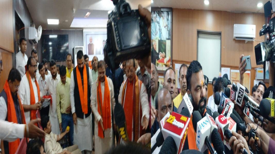 अपने प्रिय नेता के जन्मदिन पर रक्तदान शिविर का आयोजन, पार्टी के तमाम नेता रहे मौजूद