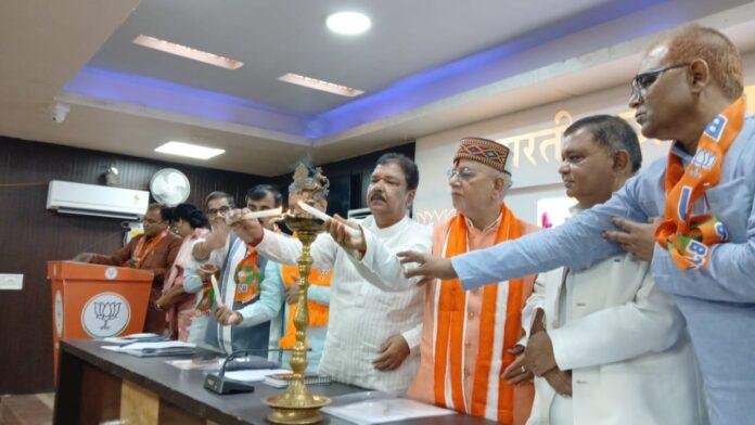 BJP के युवा प्रकोष्ठ के साथ बैठक शुरू, सदस्यता अभियान को लेकर हो रही है मीटिंग