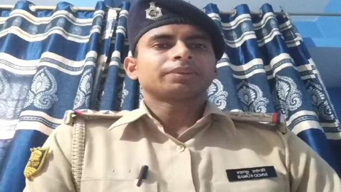 दूध के विवाद को लेकर पुत्र ने अपने पिता को कुदाल से काटकर की हत्या