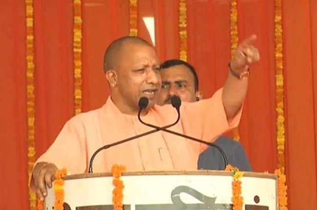मिर्जापुर में बोले CM Yogi – बंटे थे तो कटे थे, इसलिए बंटो मत, डबल इंजन की सरकार आपके साथ फाइल फोटो