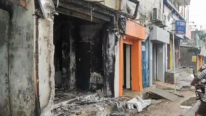 एक्सिस बैंक के ATM में लगी आग, जलकर हुआ राख