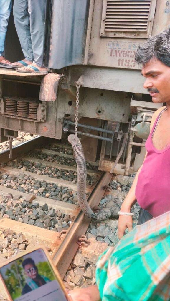Rail Accident : बक्सर-पटना रेलखंड पर बड़ा हादसा, 2 हिस्सों में बंट गए मगध एक्सप्रेस ट्रेन के डिब्बे