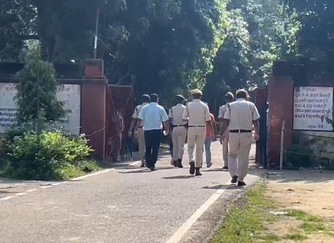 Patna के बेऊर जेल समेत बिहार के कई जेलों में एक साथ छापेमारी