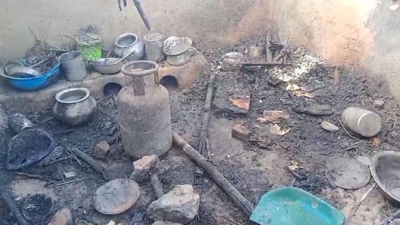 दबंगों की दंबगई, महादलित टोला में की फायरिंग, 80 घरों में लगा दी आग 4 22Scope News Nawada Aag 3 22Scope News