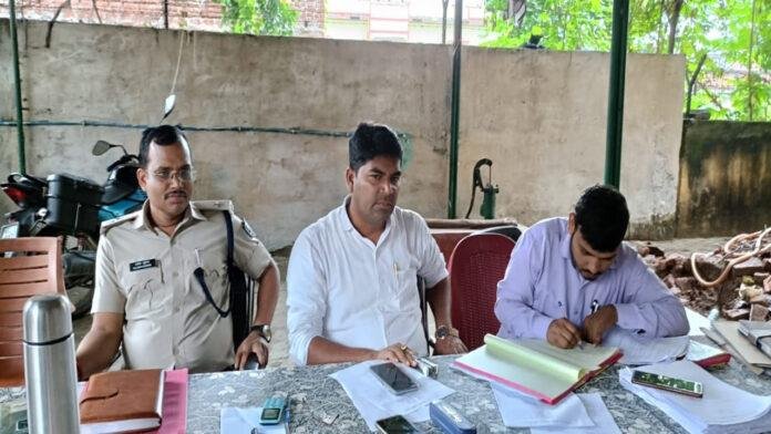 जनता दरबार में 2 मामलों का ऑन द स्पॉट निष्पादन, एक नए मामले में नोटिस