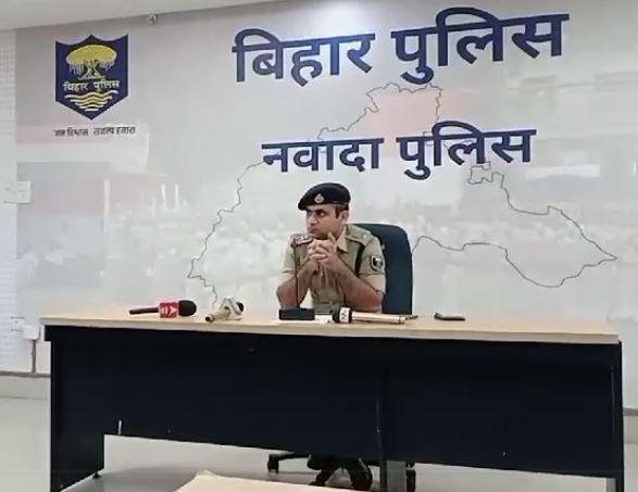 नवादा पुलिस को मिली बड़ी सफलता, हत्याकांड में संलिप्त 4 अभियुक्त गिरफ्तार नवादा पुलिस को मिली बड़ी सफलता, हत्याकांड में संलिप्त 4 अभियुक्त गिरफ्तार