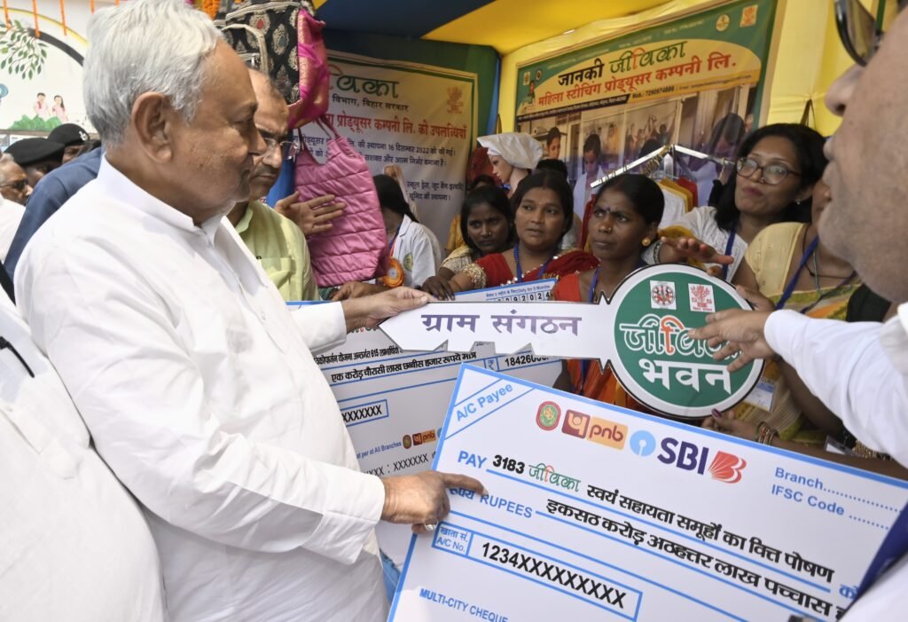 मुख्यमंत्री ने भोजपुर जिला में कई विकासात्मक योजनाओं का किया उद्घाटन 2 22Scope News Nitish Ara 1 22Scope News