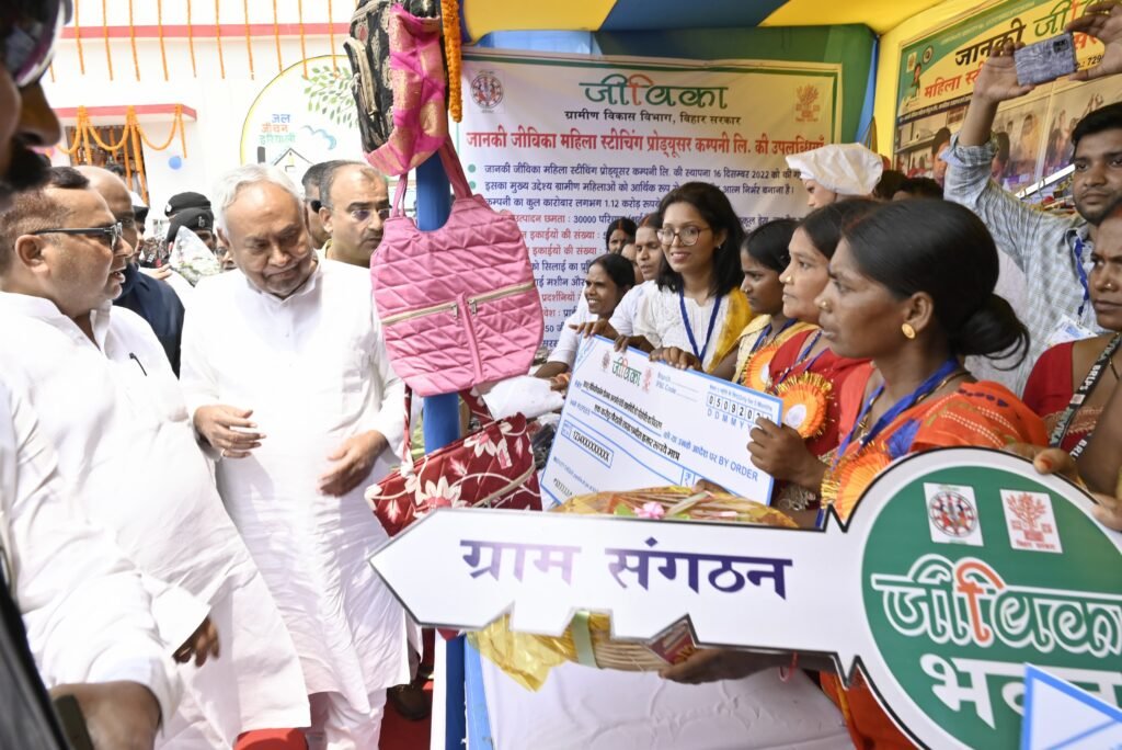 मुख्यमंत्री ने भोजपुर जिला में कई विकासात्मक योजनाओं का किया उद्घाटन 3 22Scope News Nitish Ara 2 22Scope News