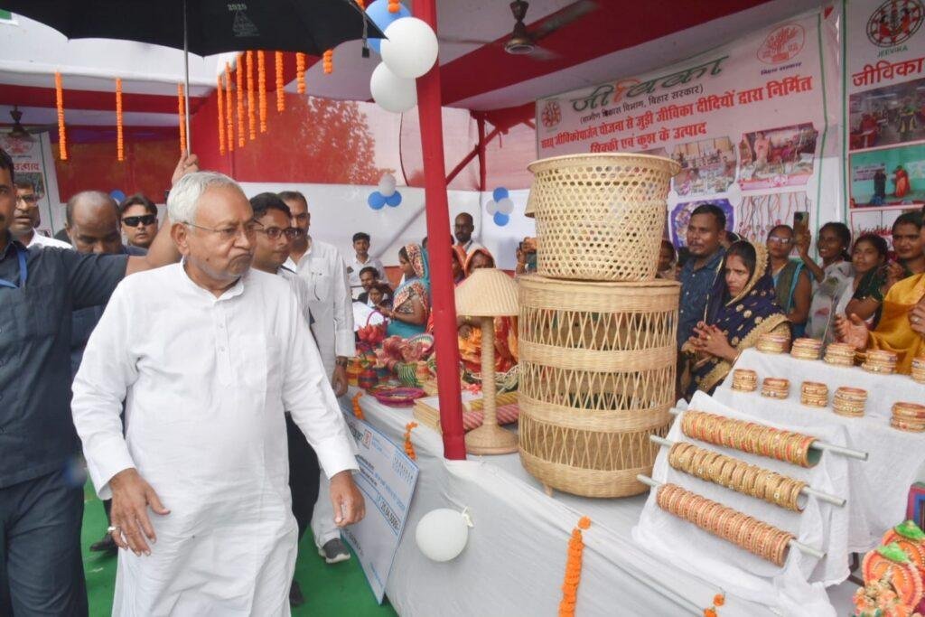 CM नीतीश ने छपरा के मढ़ौरा में नव निर्मित 2 छात्रावासों को किया उद्घाटन | 22Scope News Nitish Chapra 1 22Scope News