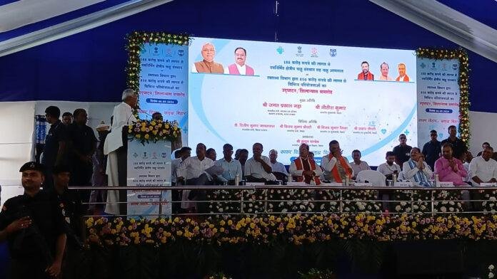 CM नीतीश का लालू परिवार पर हमला, कहा- झूठमूठ यह लोग अपना करवाते हैं प्रचार