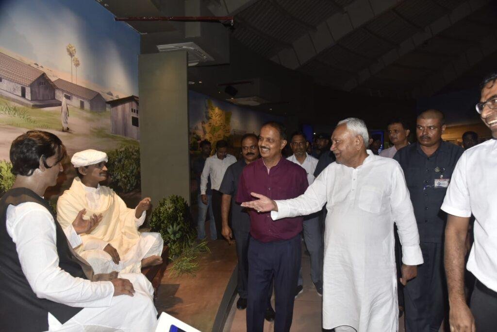 मुख्यमंत्री ने बापू टावर के प्रदर्शनी का किया निरीक्षण, दिए आवश्यक दिशा-निर्देश