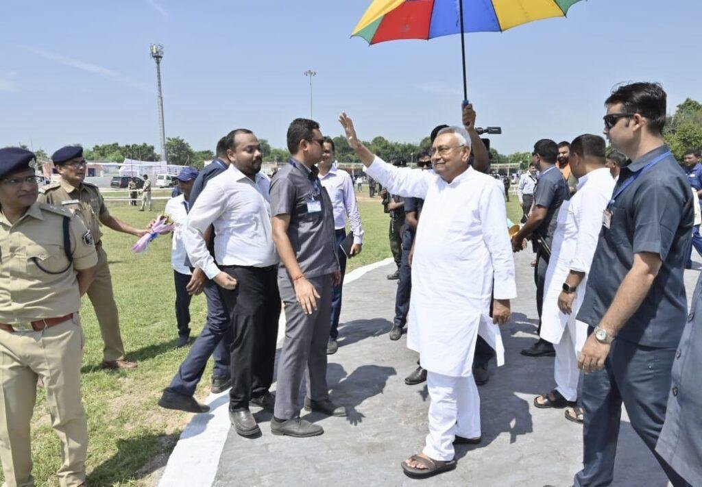 मुख्यमंत्री ने सहरसा में विभिन्न योजनाओं का किया उद्घाटन व शिलान्यास, भगवती मंदिर का किया लोकार्पण