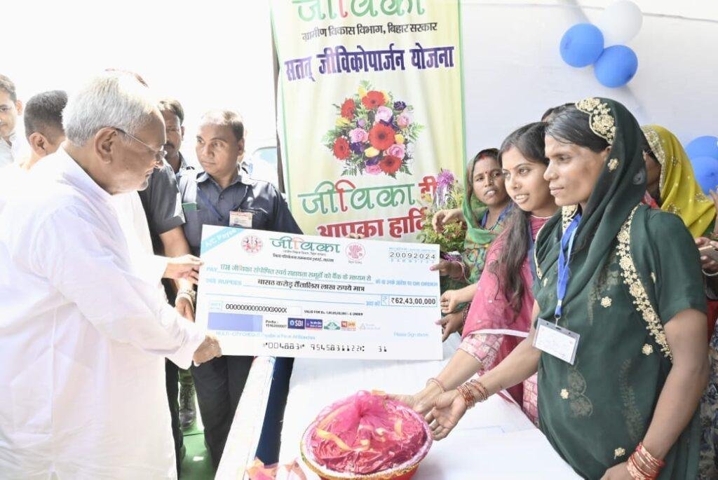 मुख्यमंत्री ने सहरसा में विभिन्न योजनाओं का किया उद्घाटन व शिलान्यास, भगवती मंदिर का किया लोकार्पण