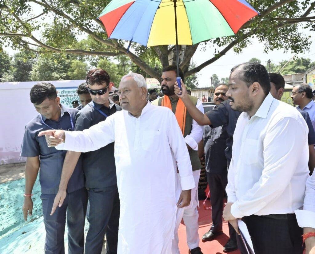 मुख्यमंत्री ने सहरसा में विभिन्न योजनाओं का किया उद्घाटन व शिलान्यास, भगवती मंदिर का किया लोकार्पण