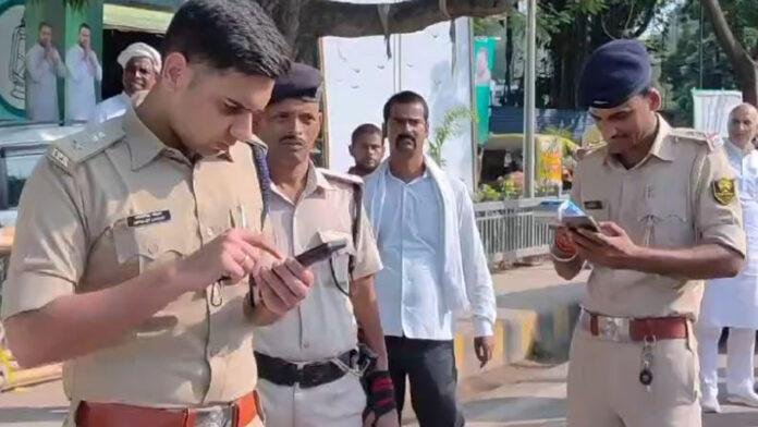 ट्रैफिक SP ने RJD कार्यालय के बाहर कई गाड़ियों का काटा चालान