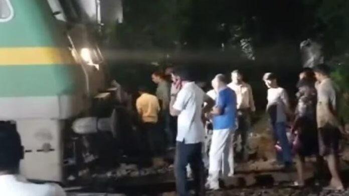 Bihar में एक और Train हादसा, पुणे स्पेशल एक्सप्रेस का इंजन पटरी से उतरा, मचा हड़कंप