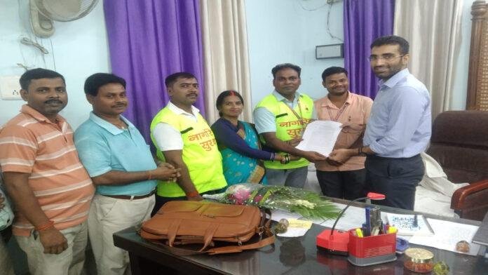 Purnea Sadar Anumandal अपनी 5 सूत्री मांग को लेकर SDO से मिले पूर्णिया नागरिक सुरक्षा कोर इकाई के शिष्टमंडल