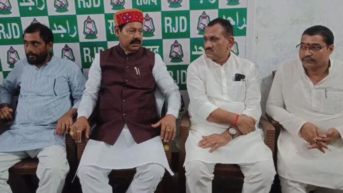 भाई वीरेंद्र का बीजेपी पर तंज, कहा- उजला बाल व उजला दाढ़ी वालों ने देश को लिया लूट 