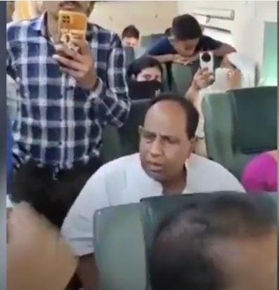 Caught : ट्रेन में पत्नी के नाम पर दूसरी महिला संग सफर करते मिले तृणमूल विधायक, हुआ बवाल, लगा जुर्माना 2 22Scope News दूसरी महिला संग ट्रेन में सफर करते तृणमूल विधायक कनाई चंद्र मंडल