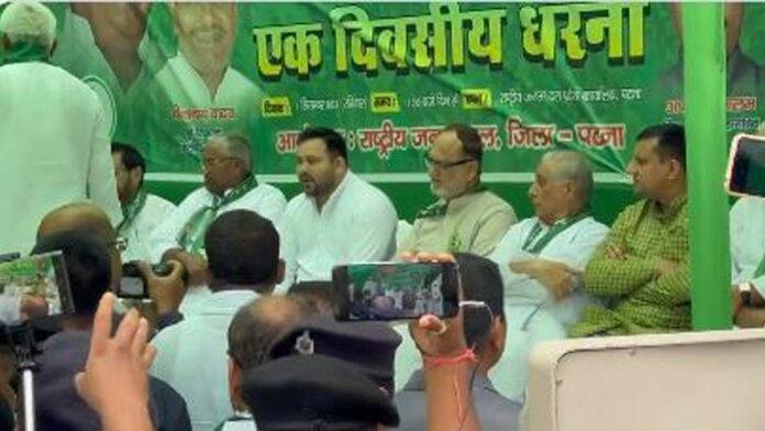 संजय झा पर तेजस्वी का तंज, कहा- आरक्षण पर वे लोग कर रहे हैं नौटंकी