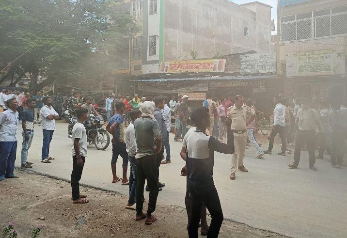 Garhwa Breaking : पूरा इलाका धुंआ-धुंआ, दुकान में लगी भीषण आग...
