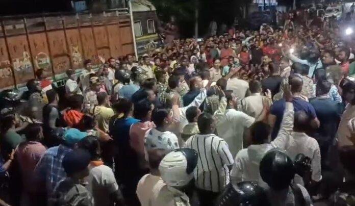 kgpe-min Dhanbad Breaking : कोयला कारोबारी बुधन मंडल हत्याकांड मामले में सड़क पर उतरे लोग, कई थानों की पुलिस और CISF के जवान तैनात...