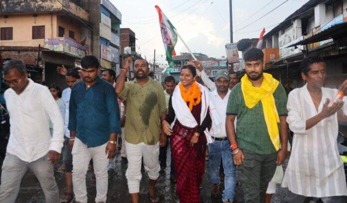 Hazaribagh : विधायक अंबा का बड़कागांव चौक में हुआ जोरदार स्वागत, कांग्रेस के...