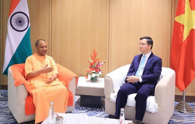 CM Yogi : यूपी में इतना पोटेंशियल है कि...96 लाख एमएसएमई यूनिट हैं | 22Scope News ग्रेटर नोएडा में वियतनाम के प्रतिनिधि से मिलते सीएम योगी