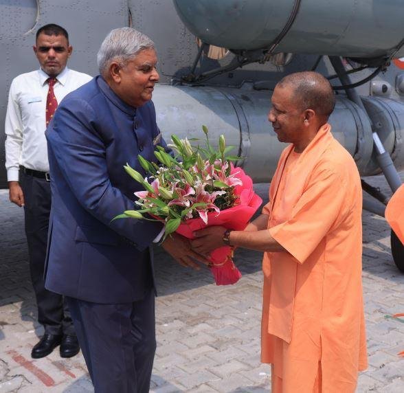 CM Yogi : यूपी में इतना पोटेंशियल है कि...96 लाख एमएसएमई यूनिट हैं | 22Scope News यूपी ट्रेड शो 2024 में उपराष्ट्रपति का स्वागत करते सीएम योगी आदित्यनाथ