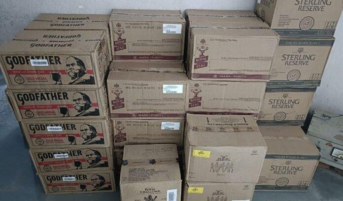 Hazaribagh : भारी मात्रा में अवैध शराब के साथ पकड़ाया तस्कर, बोलेरो सहित...